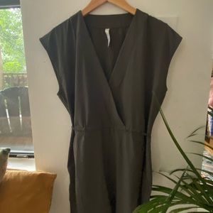 ATHLETA GREEN GREY ROMPER WITH TIE WAIST